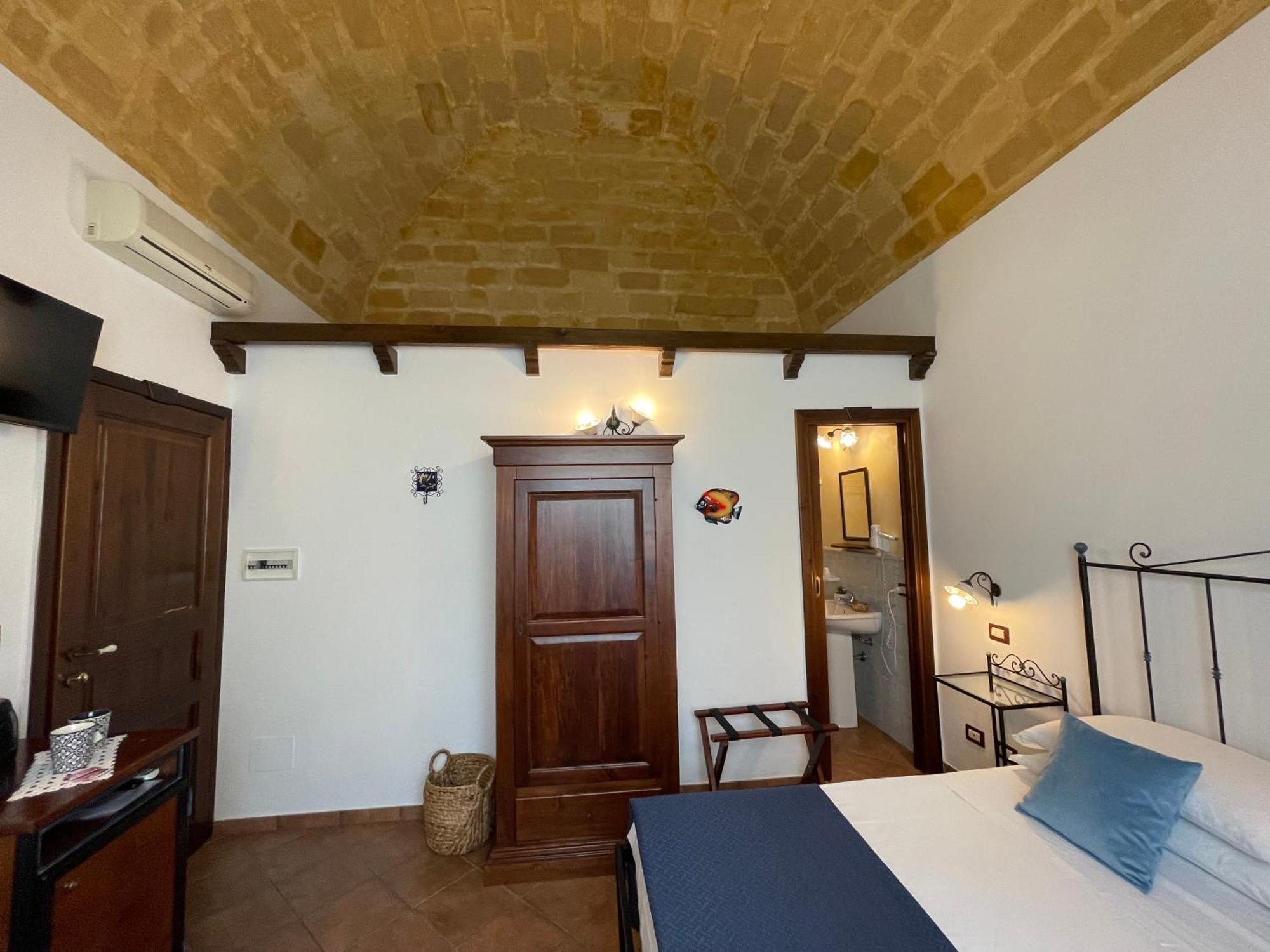 Bed & Breakfast Ai Dammusi Rooms